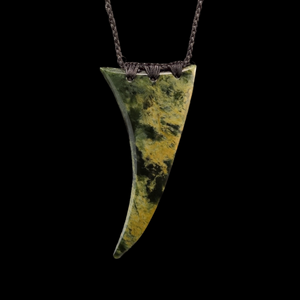 Rei Puta Raukaraka - Greenstone Tooth Pendant