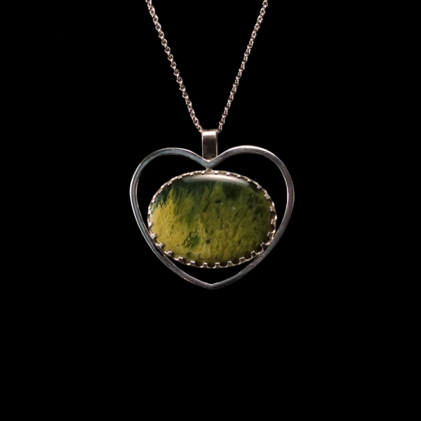 Hei Kakī Kawata me Pounamu - Silver & Greenstone Necklace