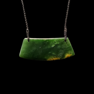Kōuma Raukaraka - Greenstone Breastplate Pendant