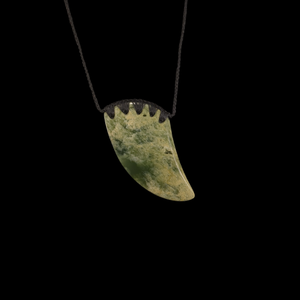 Rei Puta Raukaraka - Greenstone Tooth Pendant