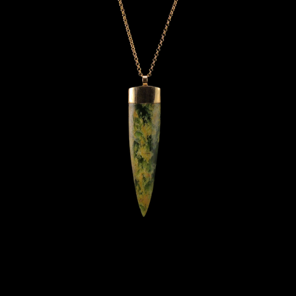 Hei Kakī Koura me Pounamu - Gold & Greenstone Necklace