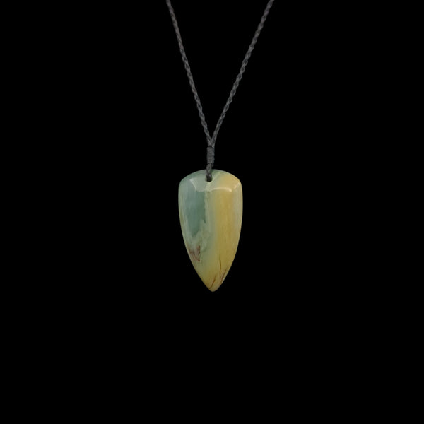 Rei Puta Inanga - Greenstone Tooth Pendant