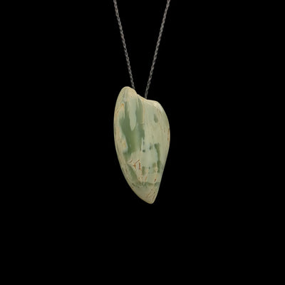 Rei Puta Inanga - Greenstone Tooth Pendant - Sands Carving Studio