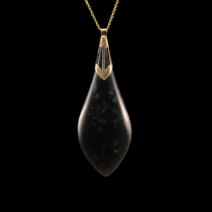 Hei Kakī Koura me Pounamu - Gold & Greenstone Necklace
