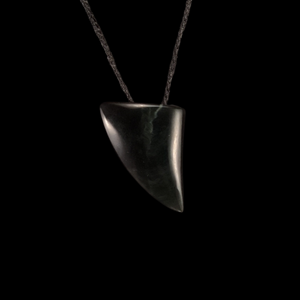Rei Puta Tangiwai - Greenstone Tooth Pendant