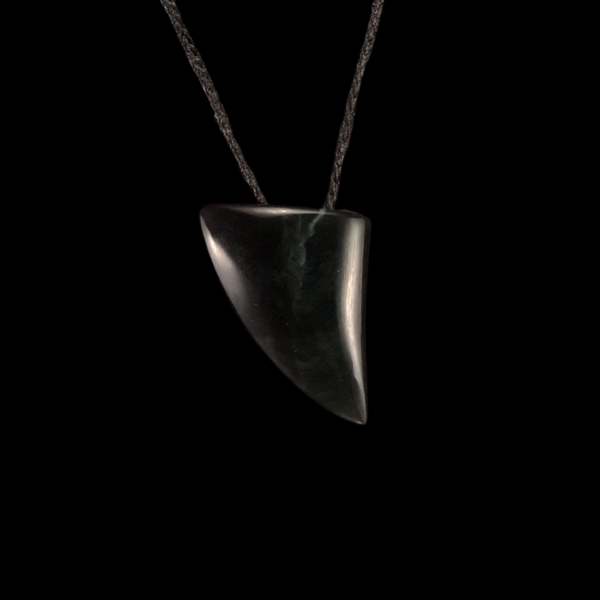 Rei Puta Tangiwai - Greenstone Tooth Pendant