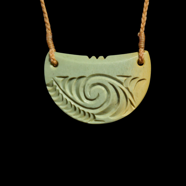 Kōuma Inanga - Greenstone Breastplate Pendant