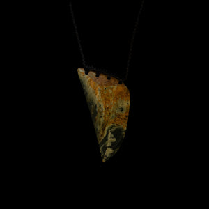 Putiputi Pounamu Rei Niho - Pounamu Whale Tooth Pendant