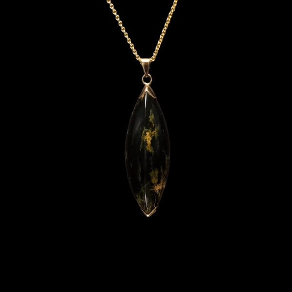 Hei Kakī Koura, Kawata me Pounamu  - Gold, Silver & Greenstone Necklace