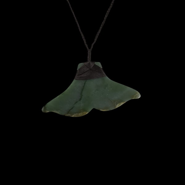 Hiku Tohorā Inanga - Greenstone Whale Tail Pendant