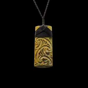 Hei Toki Raukaraka - Greenstone Adze Pendant