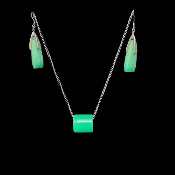 silver and australian chrysoprase set by sands carving studio 