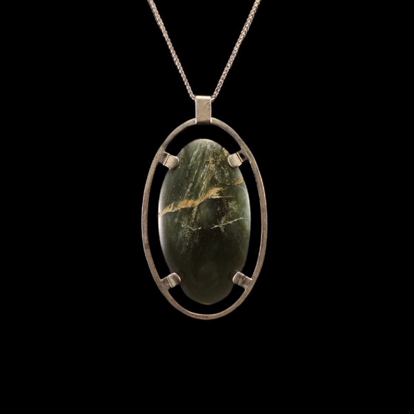 Mau Kakī Kawata me Pounamu - Silver & Greenstone Necklace