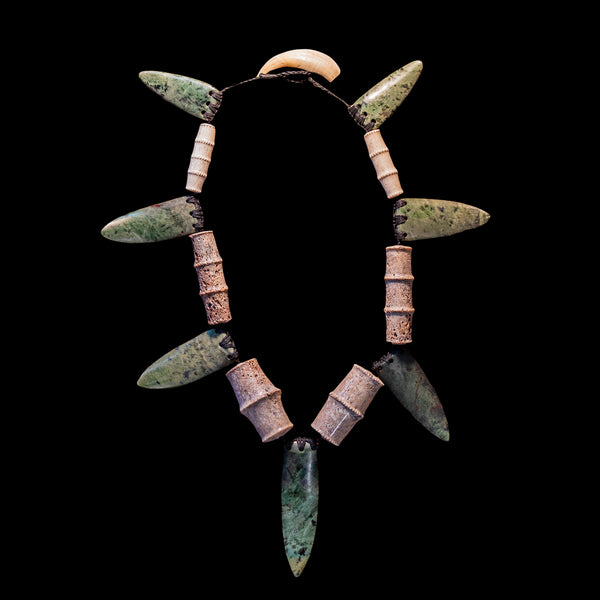 Mau Kakī Pounamu Rei Niho Parāoa - Moa Hunter Period Nephrite and Whalebone Neck Ornament